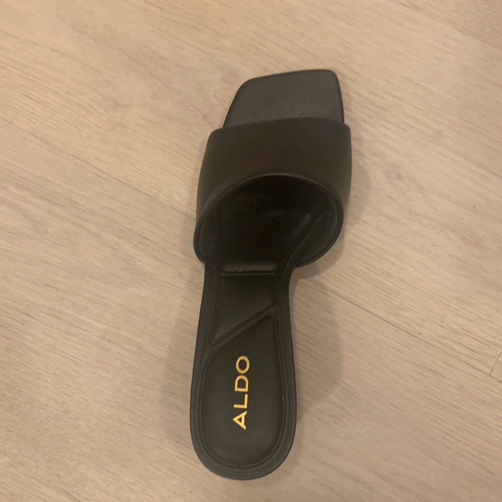 Also Vidish Sandals